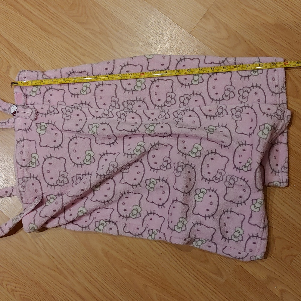 Girl's Hello Kitty Robe - Picture 7 of 9